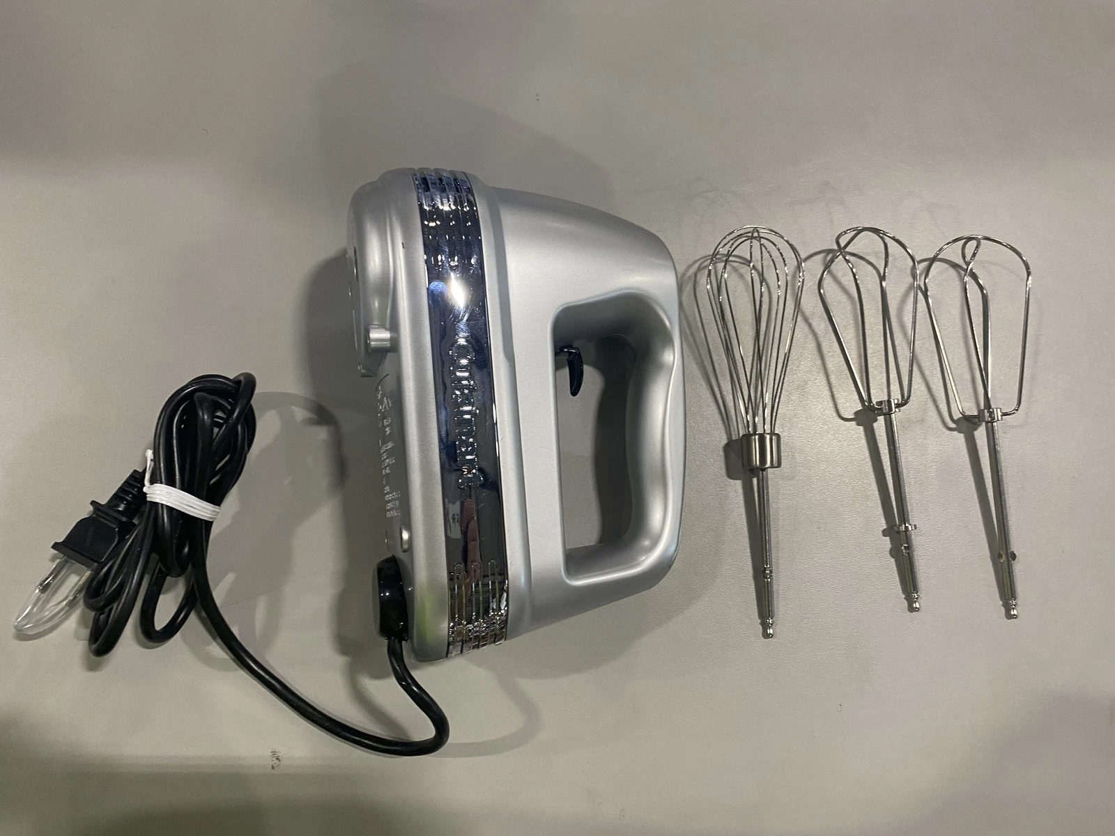 CUISINART HM-70 POWER ADVANTAGE 7-SPEED HAND MIXER - SILVER
Opens in a new window or tab
