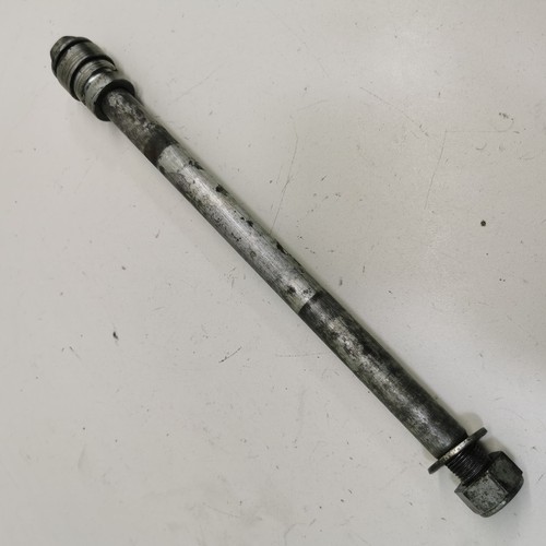 Honda CBR 1000 F SC21 EZ:88 Hinterachse Achse hinten C4637