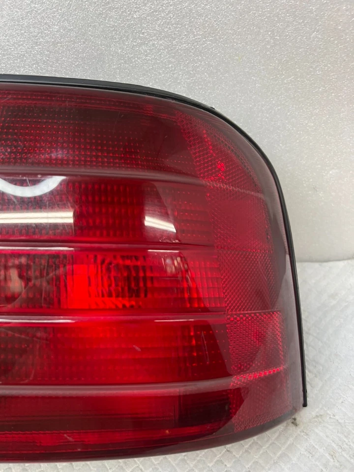 Luz trasera Mitsubishi Galant 1999 lado del pasajero derecho RR Stanley OEM (E-35) Foto 2 de 4