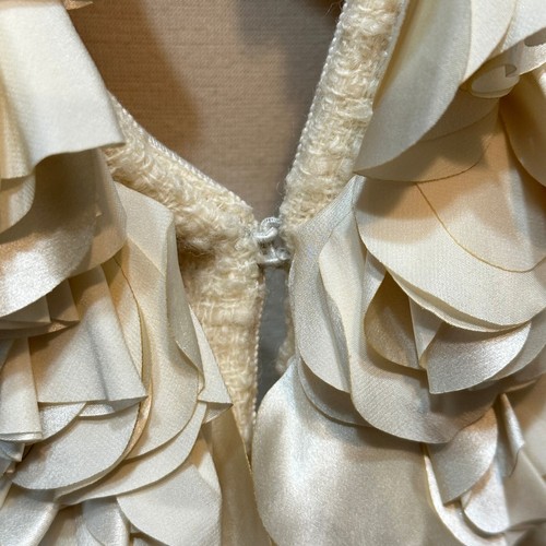 J. Chaqueta Astrid Crew Collection Flores en Cascada Mujer 14 Crema Lujo Boucle - Imagen 7 de 11