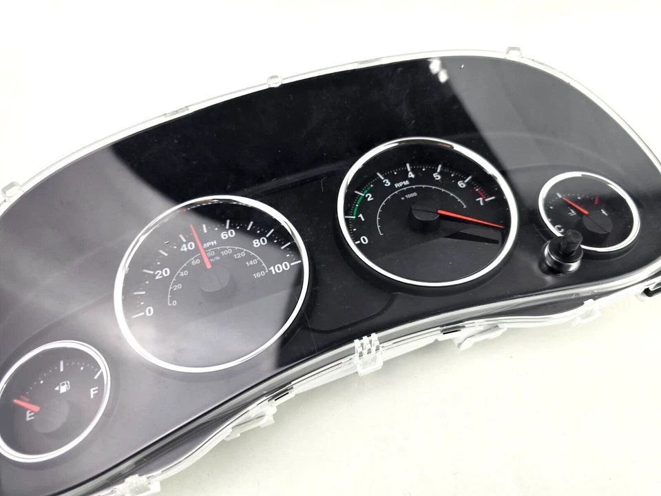 Jeep Wrangler JK 2013 conjunto de calibre de cuadro de instrumentos usado 05091413AD Foto 3 de 4