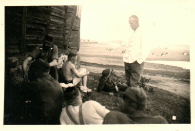 Foto, WK2, 3./Pz.Pi.Bttl.19, Ostfront'42, Rast auf Bauernhof Juchnow, 5026-1408
