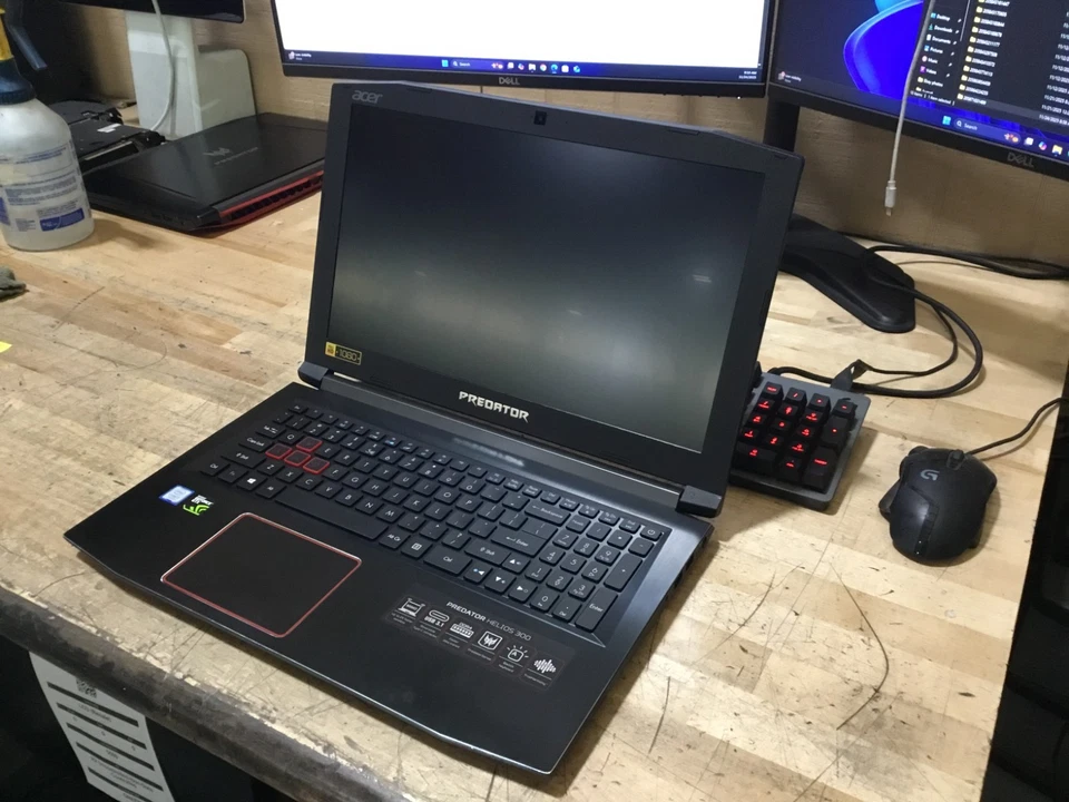 Acer Predator Helios 300 G3-571 i7-7700HQ 2.8GHz 16GB RAM 256GB SSD GTX 1060 - Image 3 of 4