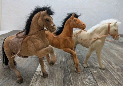 Flocked Horse Lot Of 3 Vintage Palomino Pony & High Stepping Bays Bridles Saddle