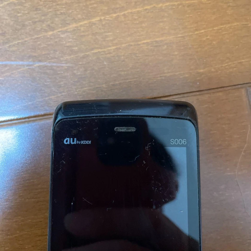 Teléfono plegable S006 Au Cybershot con batería Foto 2 de 4