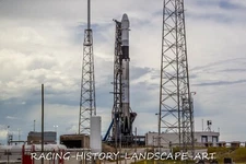2019 8x10 PHOTO SPACE X ROCKET CAPE KENNEDY FALCON 9 CRS-18 ISS DRAGON PAD 40 2