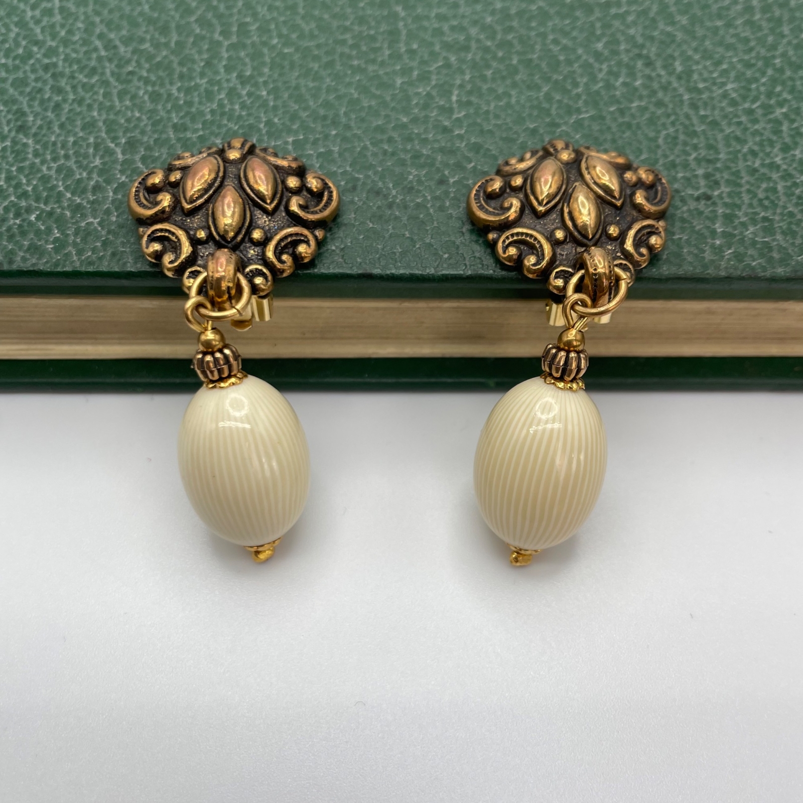 Vintage Unsigned Large Lightweight Statement Dang… - image 2