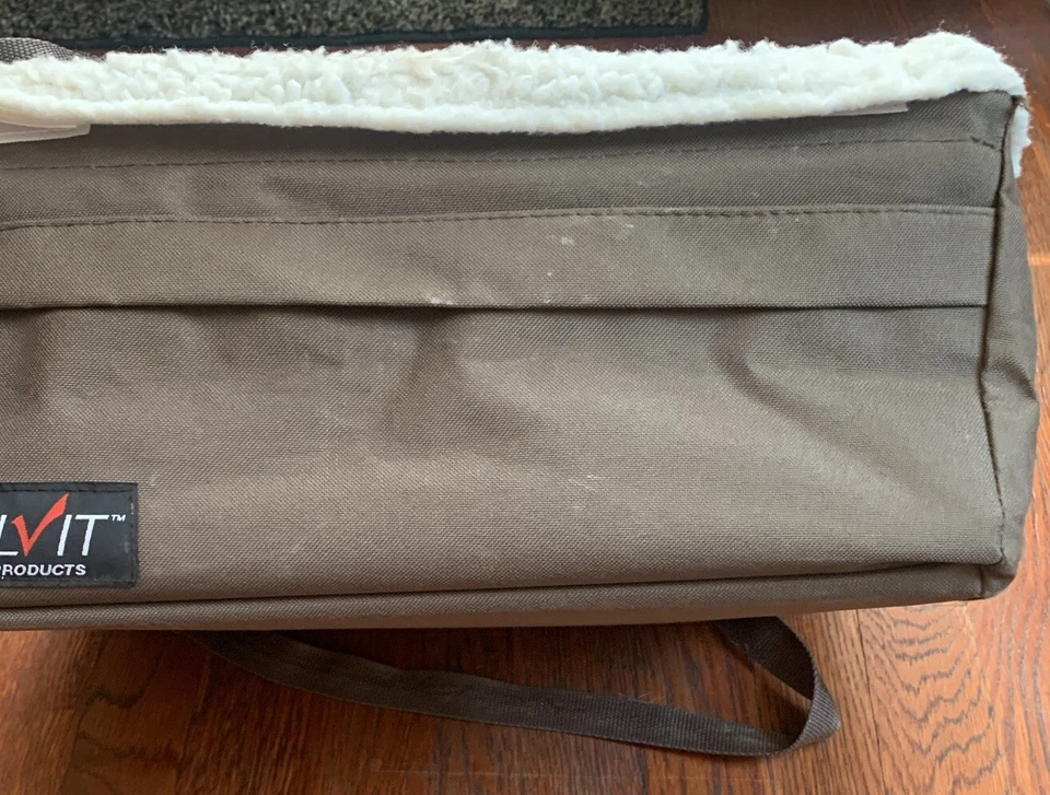 Asiento elevador para mascotas Solvit Tagalong pequeño/mediano hasta 12 libras de sujeción para mascotas Foto 2 de 4