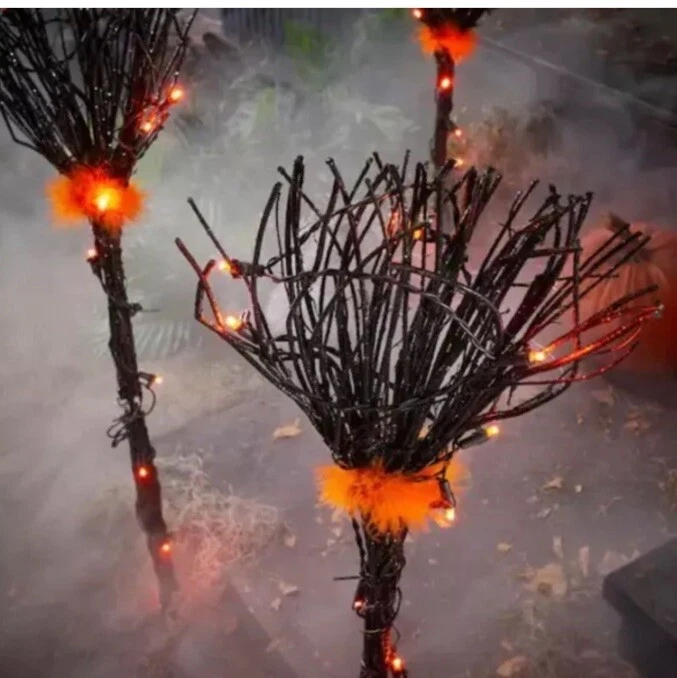 Animatronic Halloween Home Depot 3 ftorange Pathway Lights with Black Broom - Bild 3 von 4