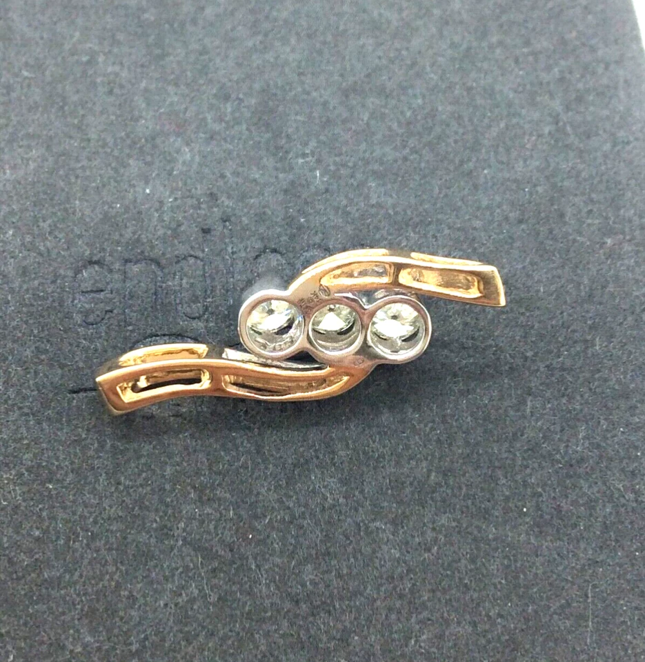 Collar colgante de 3 diamantes de oro amarillo de 14 k estilo bypass con gota de diamantes Foto 3 de 4