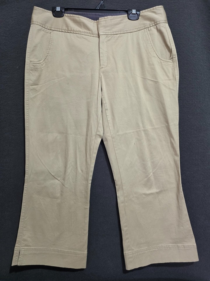 Giordano khaki capri/cropped pants size w32
