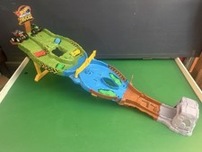 Hot Wheels Monster Trucks Wreckin Raceway Tra...