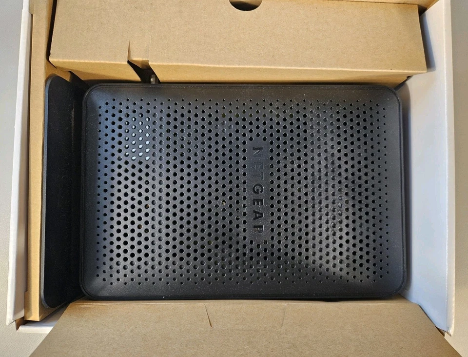 Netgear N450 340 Mbps 4-Port 10/100 Wireless N Router (N450-100NAS) - Image 3 of 4