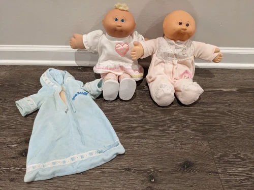 Vintage Cabbage Patch kids 1982 doll Lot - 2 dolls clothes pajamas