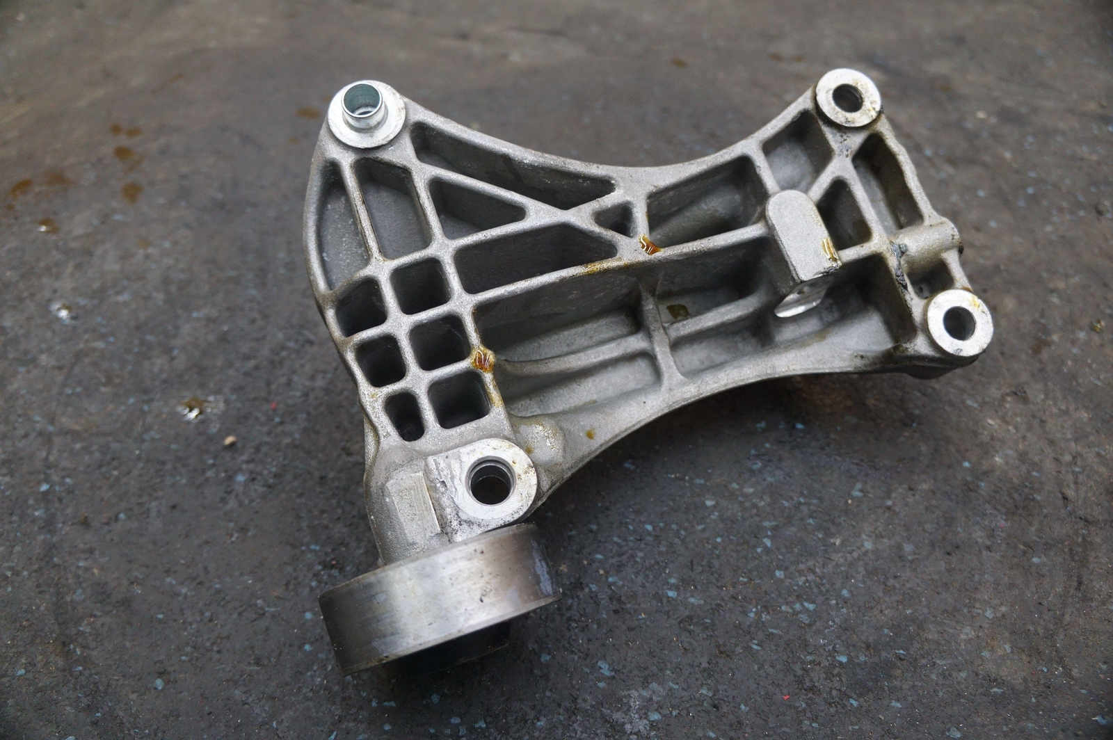 Alternator Mount Bracket 07l903805ab Oem 5.2l V10 Audi R8 Lms Gt4 2018