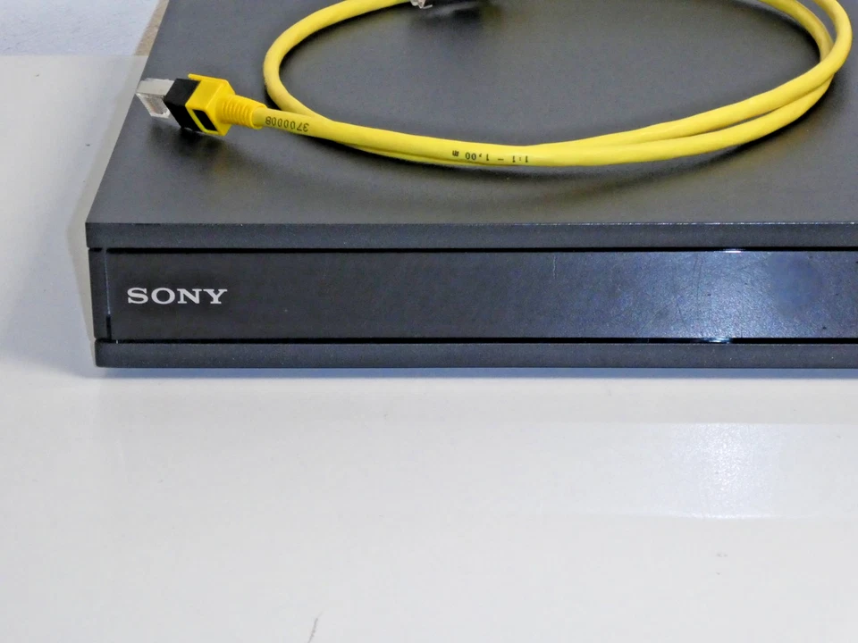 Sony UBP-X800 High-End 4K UHD Blu-ray Player inkl. FB&BDA, 2 Jahre Garantie - Bild 2 von 4