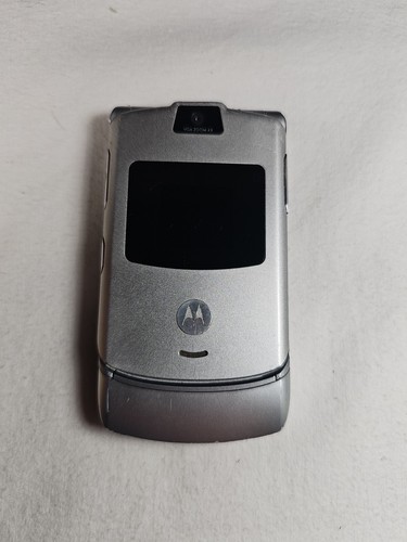 Motorola RAZR V3 Silver Unlocked With Black Leather Clip On Case 