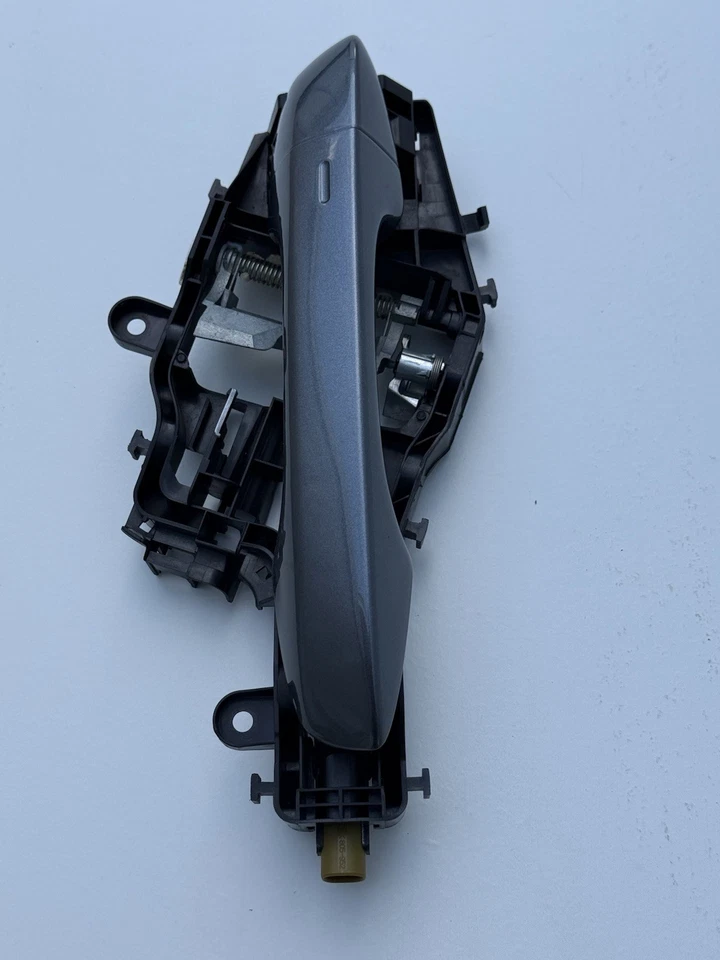 2018-2021 Volkswagen Tiguan Front Right Passenger Side Door Handle OEM - Image 3 of 4