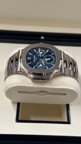 Patek Philippe Nautilus 2020 White Gold, 5740/1G UNWORN - Picture 8 of 9