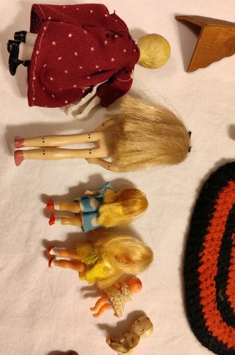 VNTG Miniatures Dollhouse People Family Furniture Pets Decor Huge Lot Old Toys - Bild 9 von 24