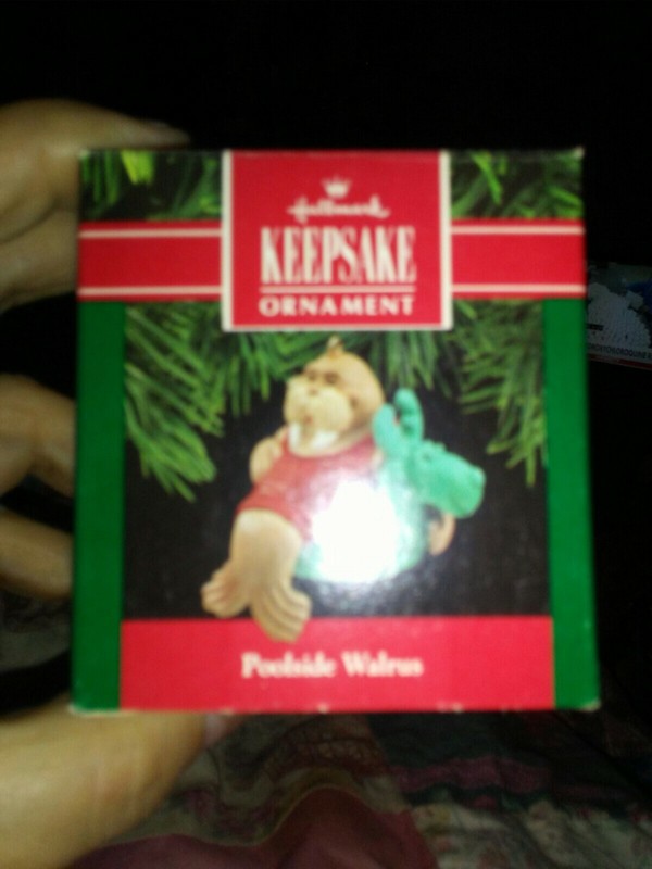 1990 Hallmark Keepsake Christmas Poolside Walrus Rubber Reindeer Float NOS
