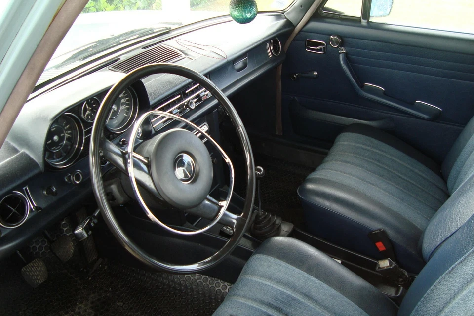  Oldtimer 1969 Mercedes 220D - Bild 2 von 4