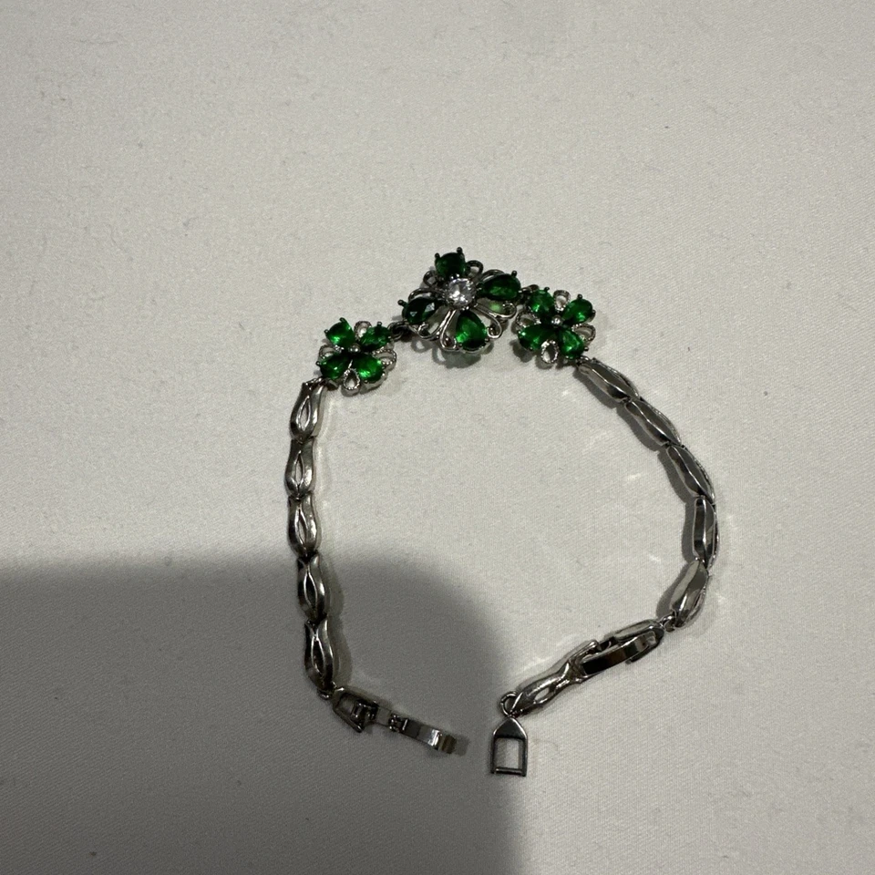 Brazalete Tenis 15 Ct Ovalado Simulado Verde Esmeralda Chapado en Oro Blanco 14K Foto 2 de 4