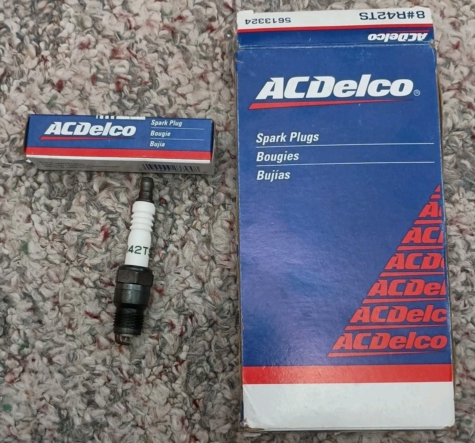 8 New AC Delco R42TS Spark Plugs GM 5613324 New Old Stock
