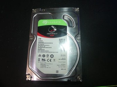 FESTPLATTE SEAGATE 4TB IronWolf ST4000VN008 5900U/min 64MB SATA III 3.5'' Top