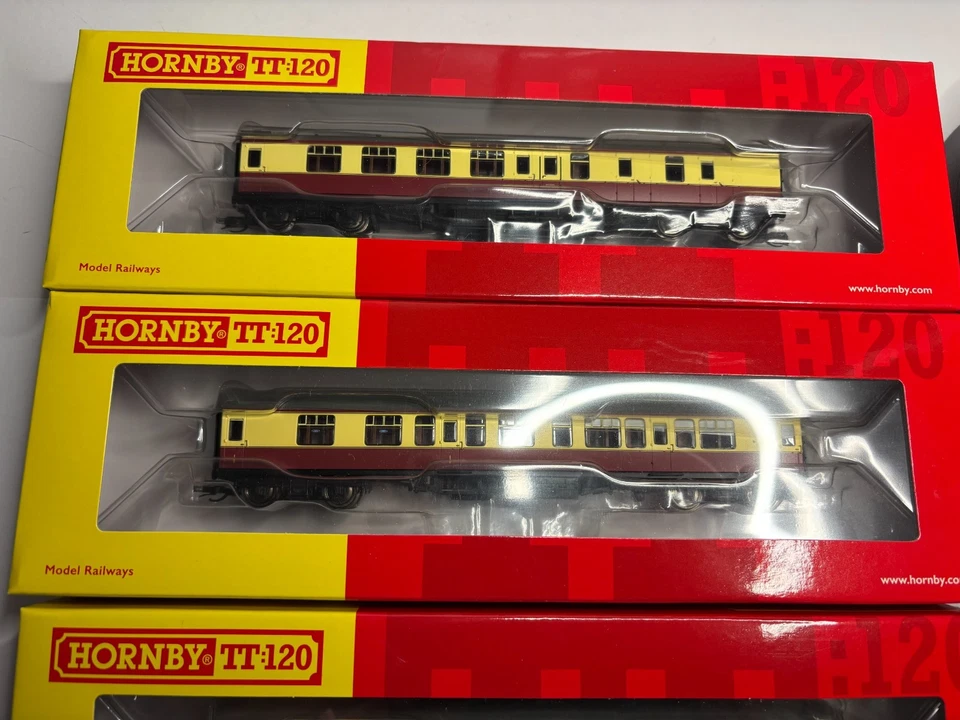 Hornby Rake of  TT4005 TT4005A TT4006 TT4006A. BR Crim/Cream Mk1 Coaches. BNIB. - Image 3 of 4