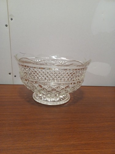 Anchor Hocking Crystal Wexford Footed Fruit Bowl Diamond Pattern Scalloped Edge - Picture 2 of 9