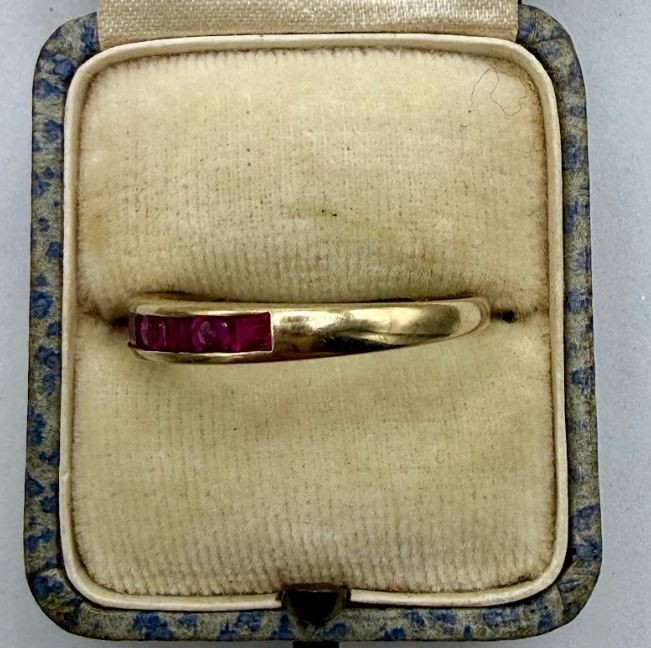 Vintage 9k Solid Yellow Gold Ruby Channel Ring, S… - image 4