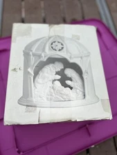 DEPARTMENT 56 Porcelain Nativity Scene Manger Light Up Ceramic HOLY FAMILY EEUC