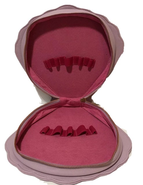 clamshell toiletry bag