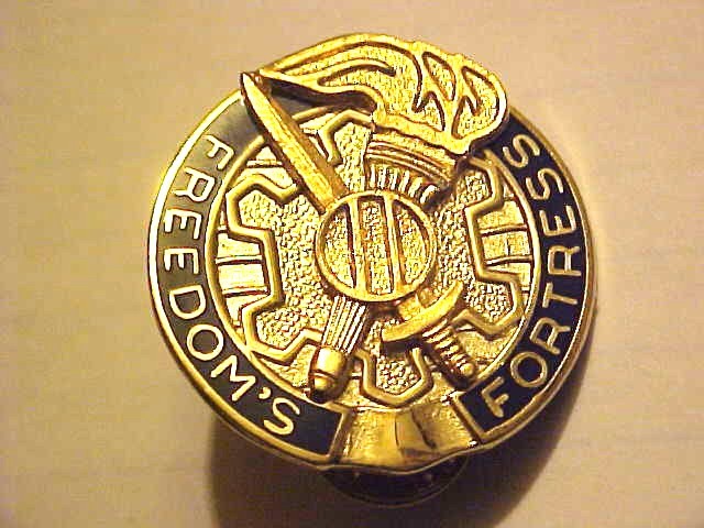 US Military Training & Doctrine Command Pin Clutchback Crest Medal Badge DI-48