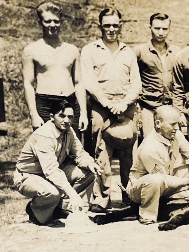 1940-е Без Рубашки Мужчины Солдаты Пантера Охота Гей Int Военный Винтажный Снимок Фото - Изображение 3 из 4