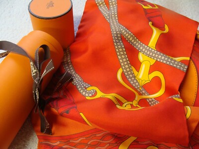 HERMES GROSSER MAXI TWILLY, Neu + Karton + Taschentuch + Band +Hermes Twilly Label.