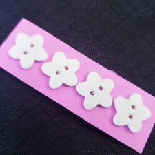 4x Vintage 15mm White Flower-Shaped Button 2-Hole Flat Back Plastic Sewing