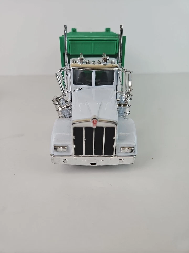 1/32 New Ray Kenworth W900 White & Green Garbage Truck Collectible Toy - Image 4 of 4
