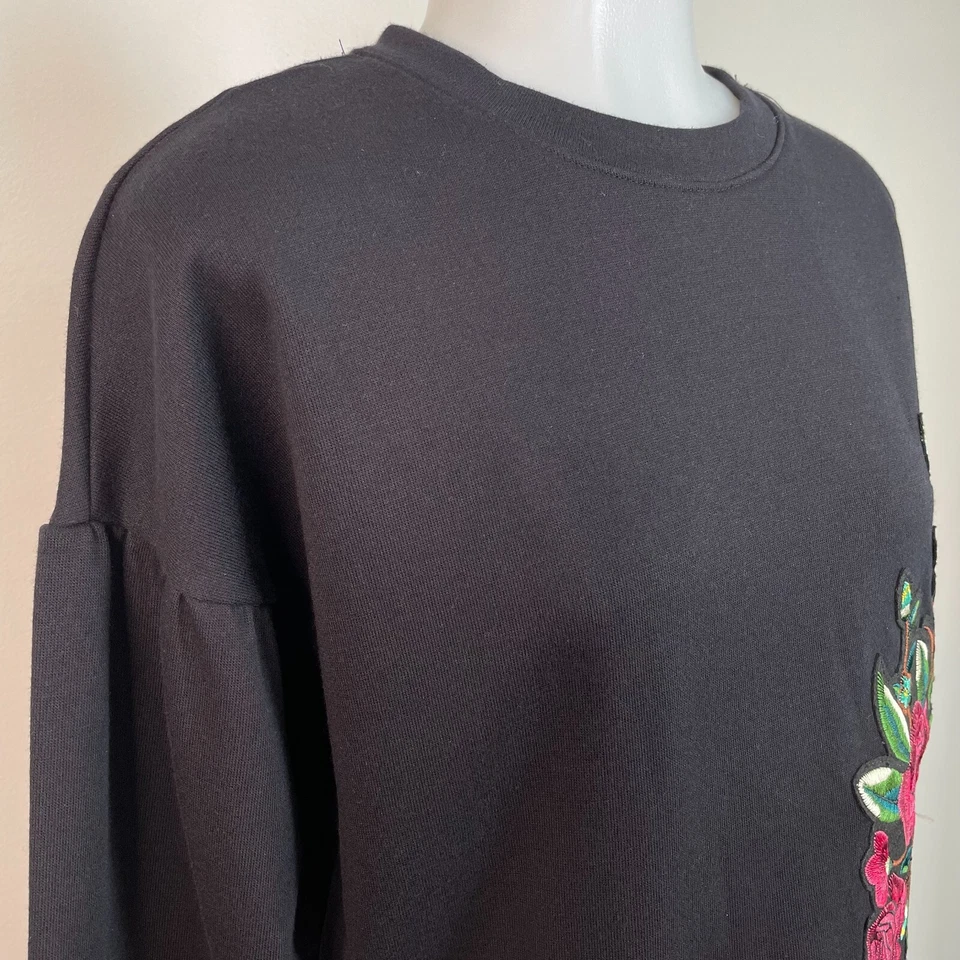 One Clothing Sudadera XS Negro Rosa Flor Bordada Cuello Redondo Pullover Foto 2 de 4
