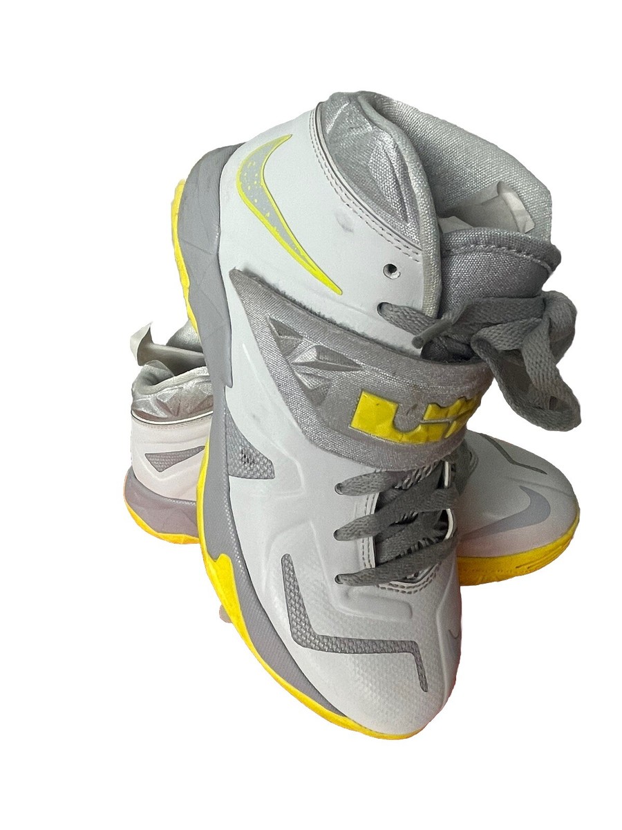 Nike Lebron James VII size 5Y YOUTH Tennis shoes Grey And Yellow FAST  SHIPPING