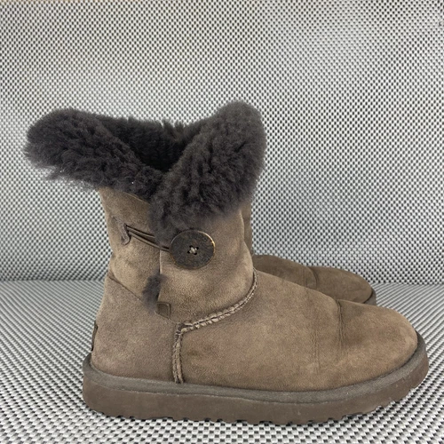 Stivali UGG Bailey Button donna taglia 7 pelle di pecora marrone invernali casual outdoor