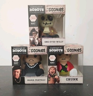 HANDMADE BY ROBOTS Strickfiguren x Goonies Chunk, Mama & einäugiger Willy