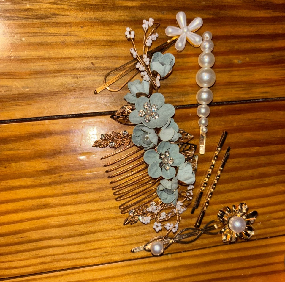 Juego de horquillas y flores verdes para novia - Peine de tela verde y alfileres dorados Foto 3 de 4