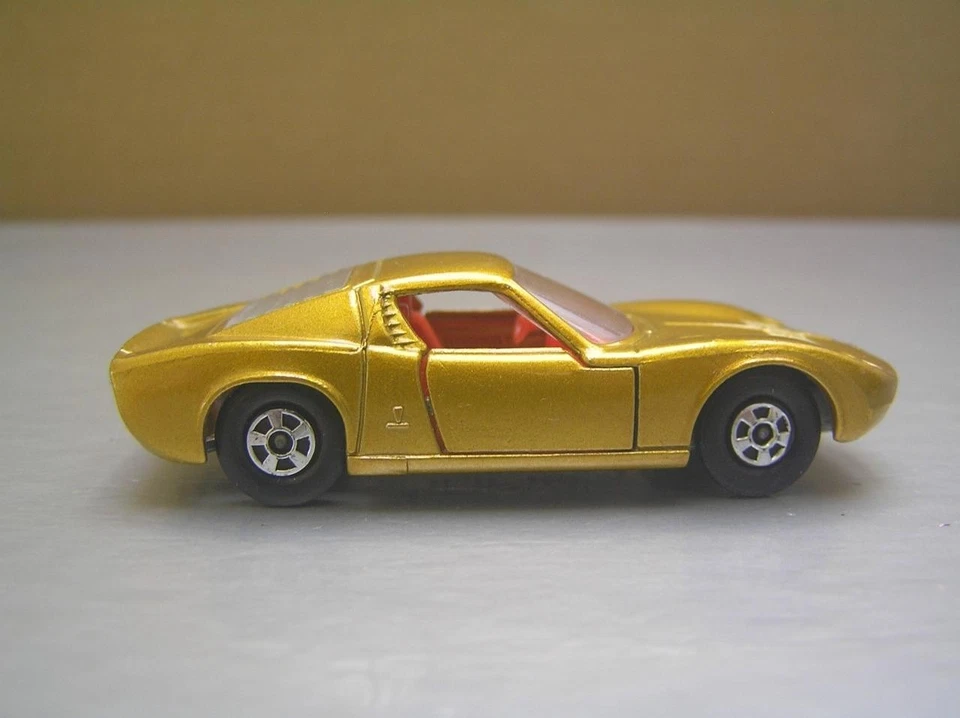 Matchbox Superfast MB33 Lamborghini Miura P400 rare red interior NM+ Condition - Image 2 of 4
