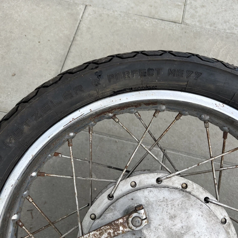 YAMAHA RD250 1A2 HINTERE FELGE REIFEN REAR WHEEL RIM ORIGINAL Y0145 - Bild 3 von 4