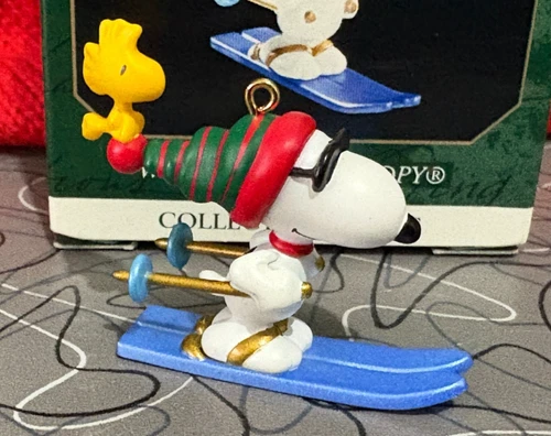 Hallmark Keepsake 1999 Miniature Ornament Winter Fun With Snoopy 2nd in Series