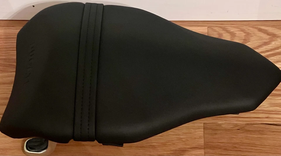 DUCATI 848 1098 1198 GENUINE OEM PASSENGER SEAT 2007 New Unused w/Bag - Image 4 of 4