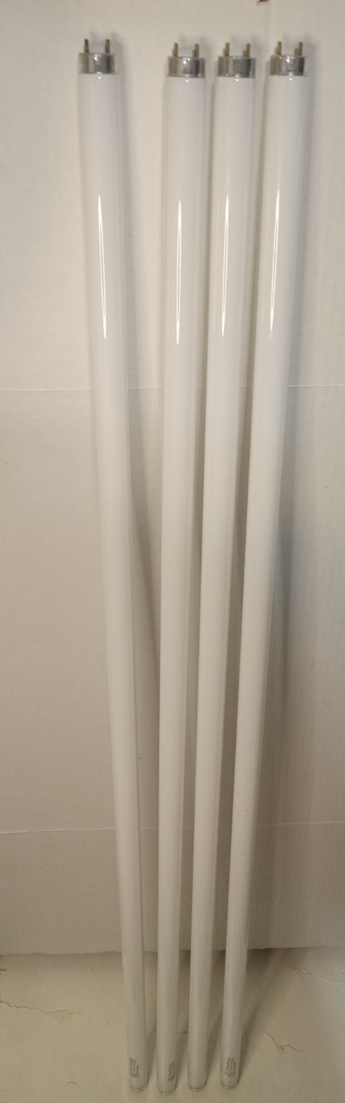 Lot of 4 General Electric F32T8 48" 32 Watt Flourescent Bulb Ecolux w/ Starcoat