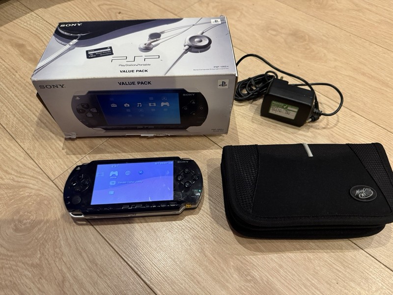 Sony PSP Console Bundle With Games ( Over 650 Retro Games ) Complete Boxed